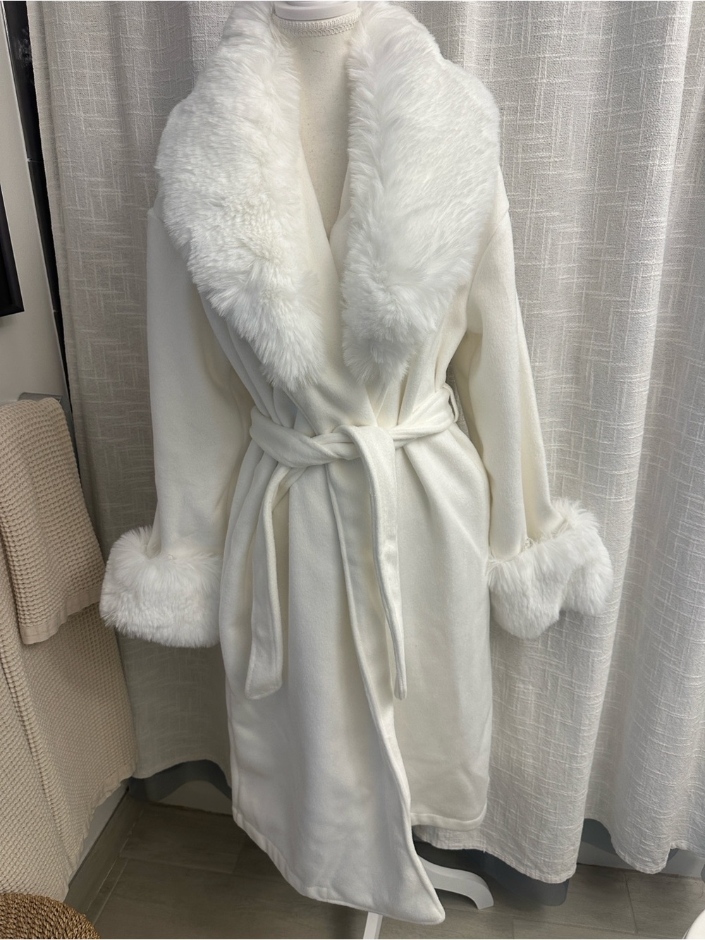 Classic Fashion Collection Coat White NWT Small